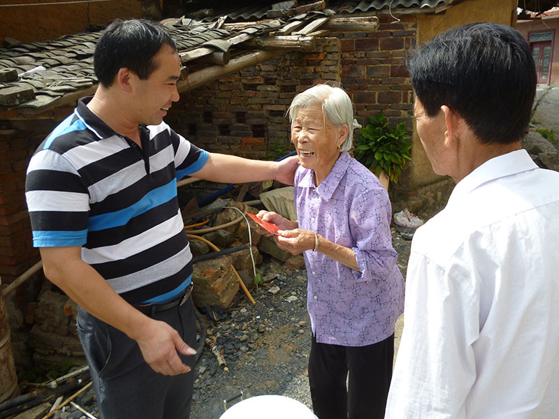 2014年重陽(yáng)節(jié)慰問(wèn)老人
